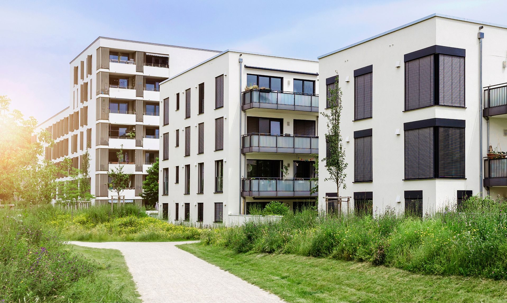 Weiße, moderne Häuser